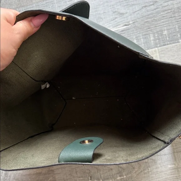 Stylish Forest Green Shoulder Bag with Chevron Strap - Picture 5 of 6